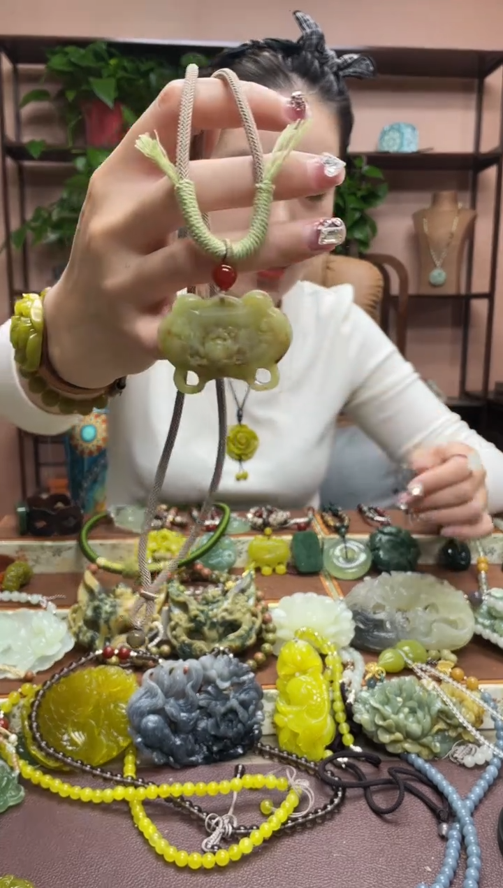 未镶嵌岫玉吊坠·