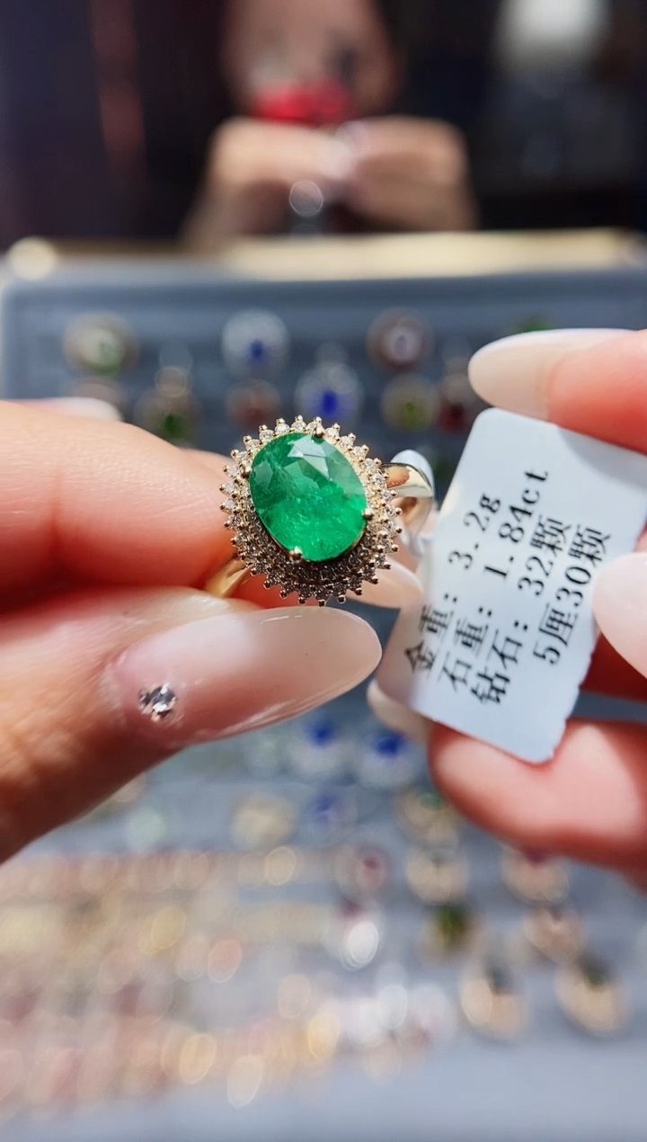 【闪购商品】祖母绿戒指18K金镶嵌1.84.