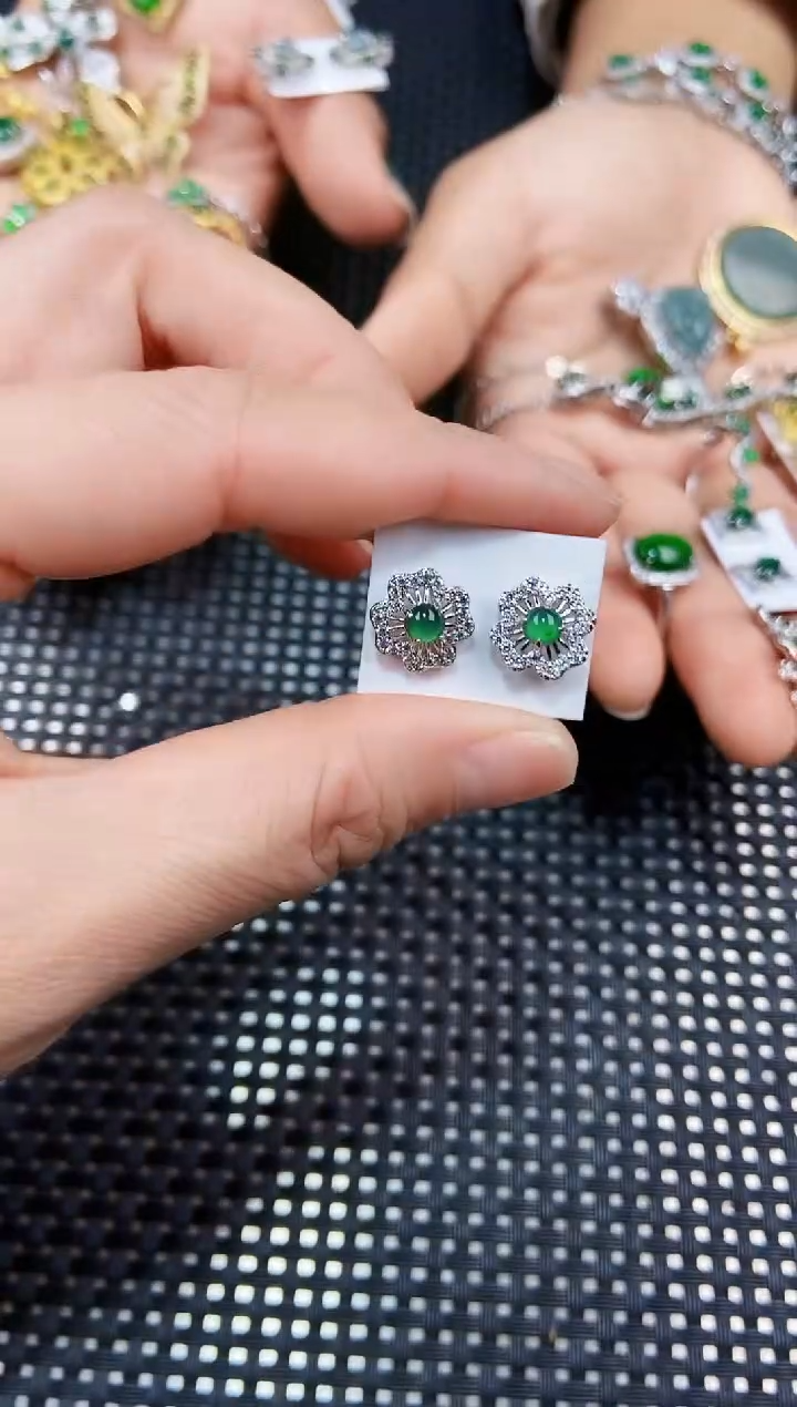 【闪购商品】翡翠耳饰未镶嵌11111111