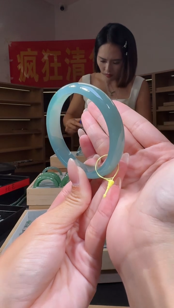 翡翠手镯未镶嵌59圈