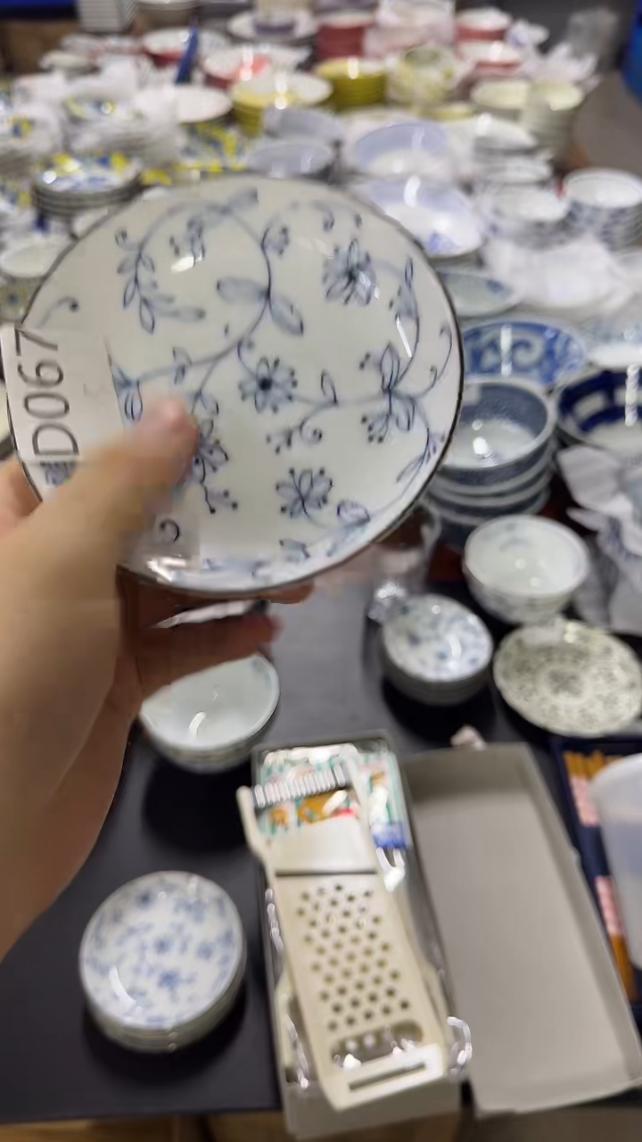 圆形日本进口陶瓷餐具 12厘米小碟