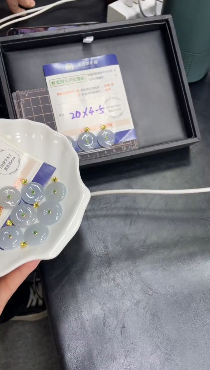 【闪购商品】翡翠挂件18K金镶嵌平安扣FL8配绳/多样性发其一CP