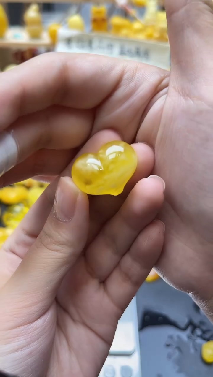 琥珀未镶嵌珠宝奇石069琥珀蜜蜡微瑕大坑