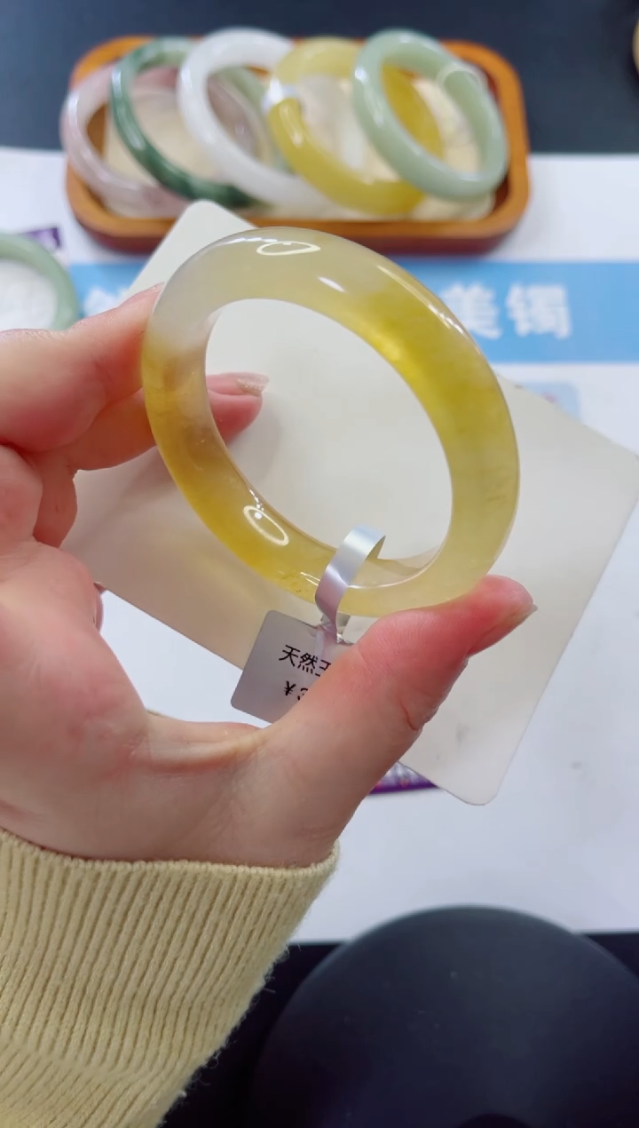 未镶嵌手镯石英质玉多样性发货A244