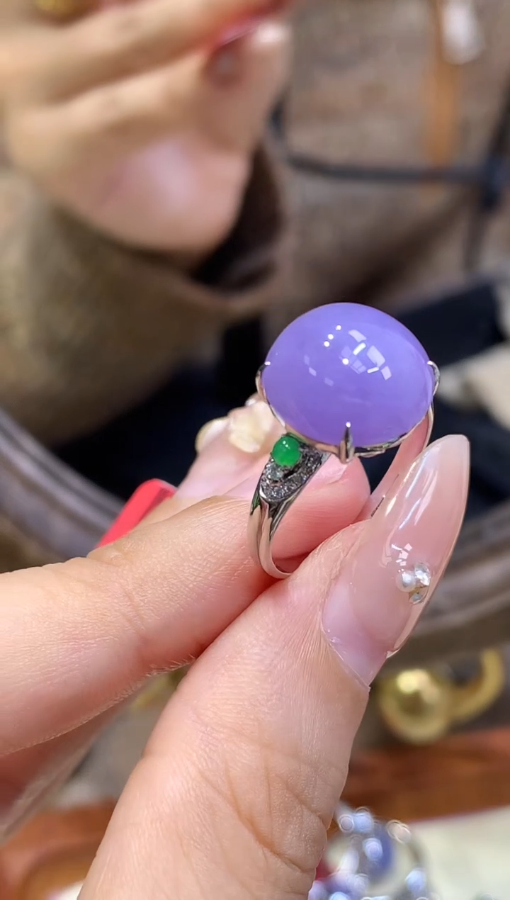 18K金镶嵌挂件翡翠戒指