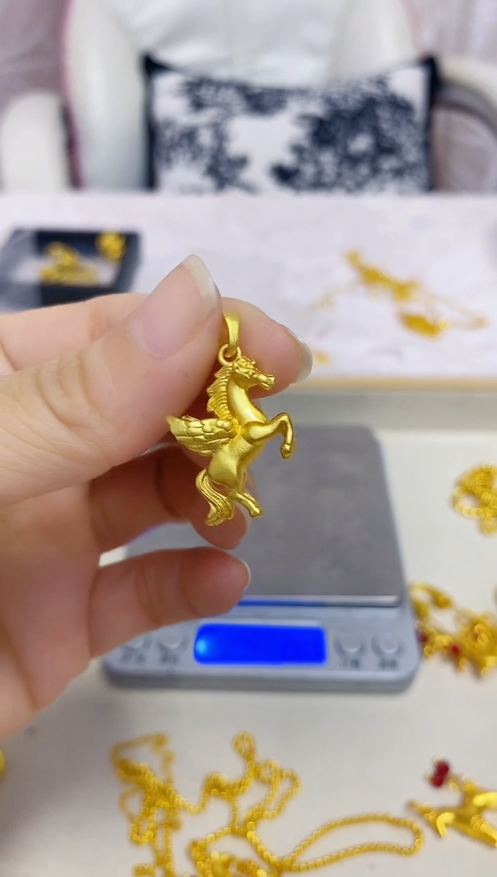 合金无047小飞马吊坠