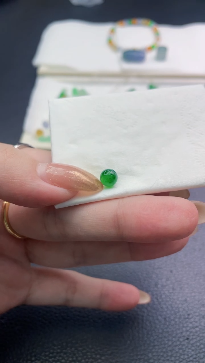 未镶嵌定制翡翠理**岁珠子