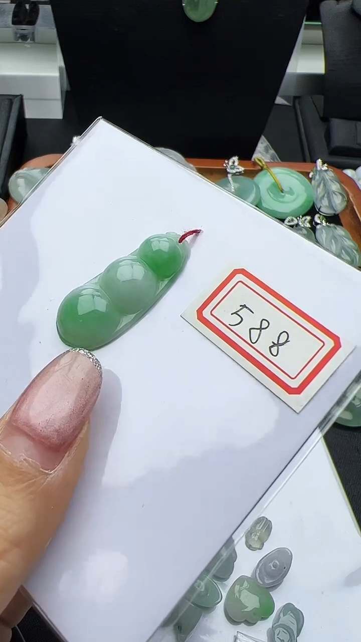 【闪购商品】翡翠颈饰未镶嵌福豆