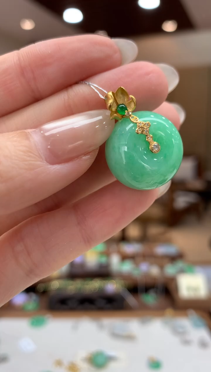 翡翠18K金镶嵌吊坠(不含链)平安扣