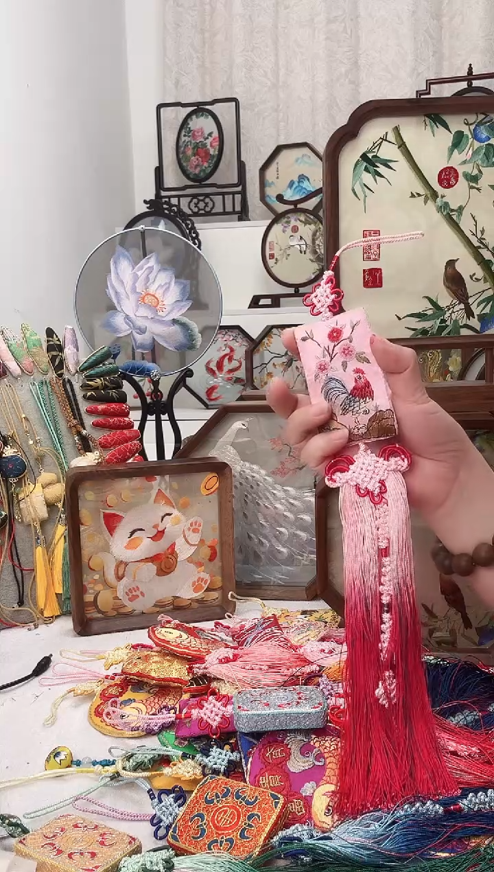 扇子苏绣作品手工车挂