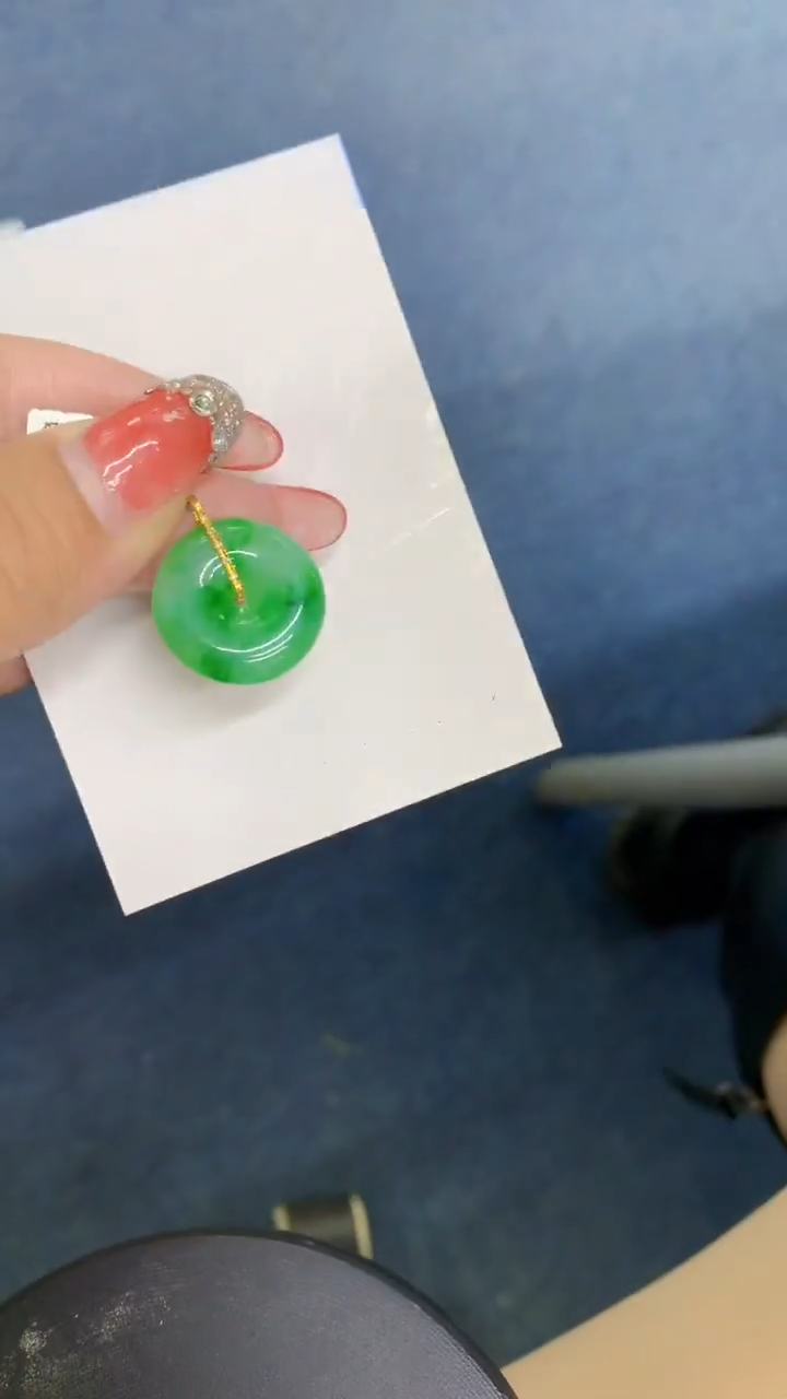 颈饰18K金镶嵌翡翠1