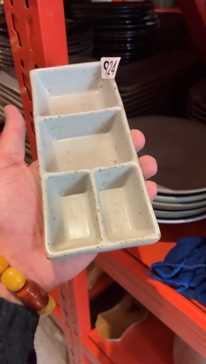 瓷片老**虎924微瑕灰釉四格碟1个