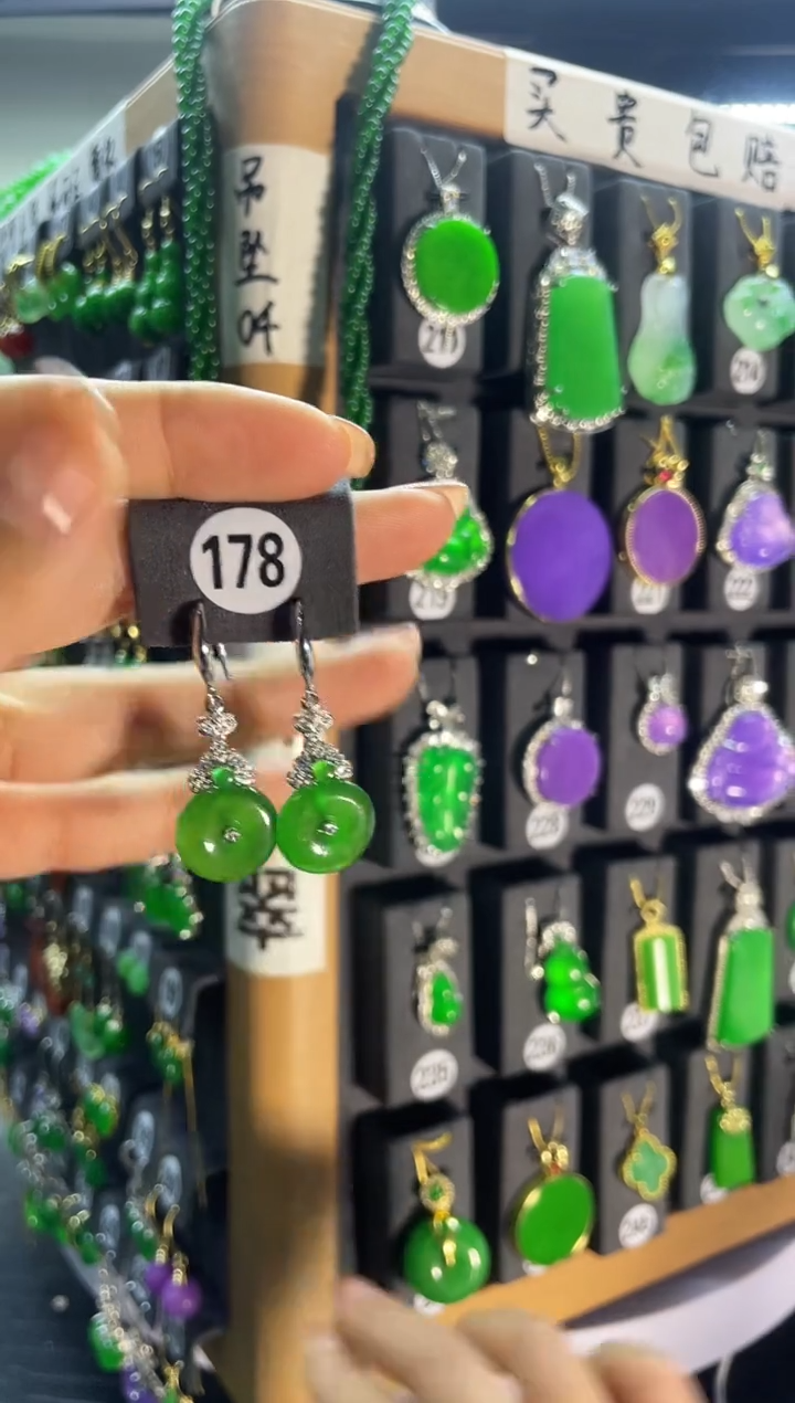 【闪购商品】翡翠耳饰银S925镶嵌178...