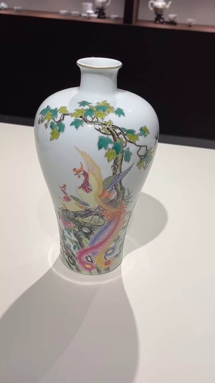 摆件陶瓷粉彩牡丹凤凰梅瓶