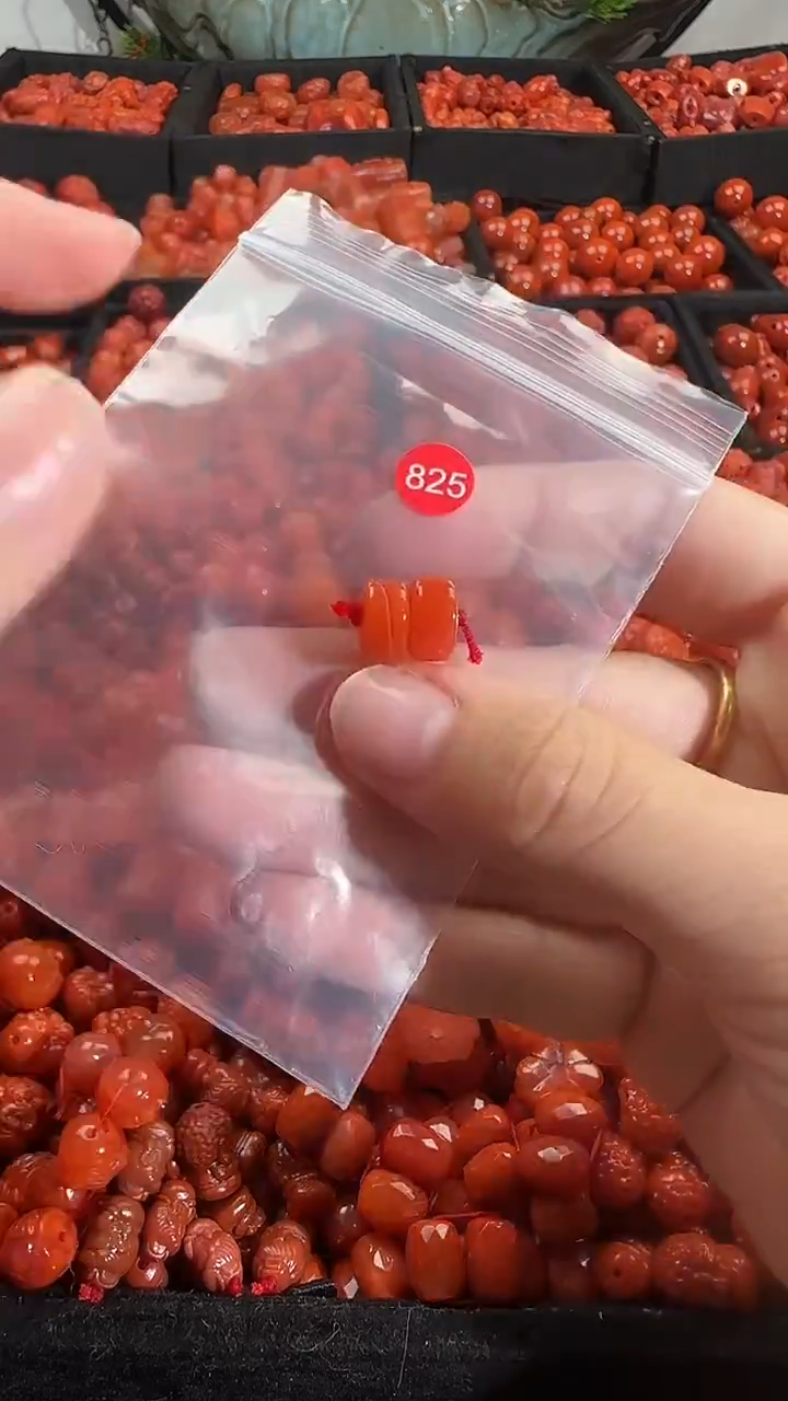 颈饰未镶嵌南红玛瑙1