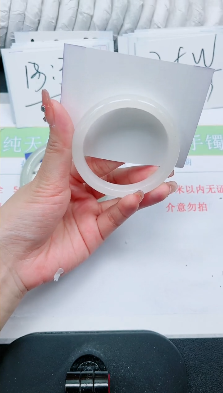 【闪购商品】石英质玉手镯未镶嵌341