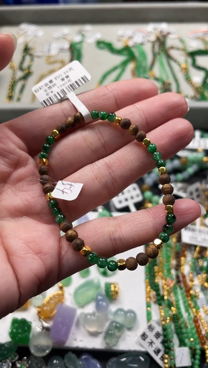 翡翠足金镶嵌套链一条   MK112