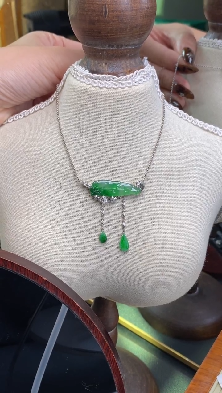 颈饰18K金镶嵌翡翠10014