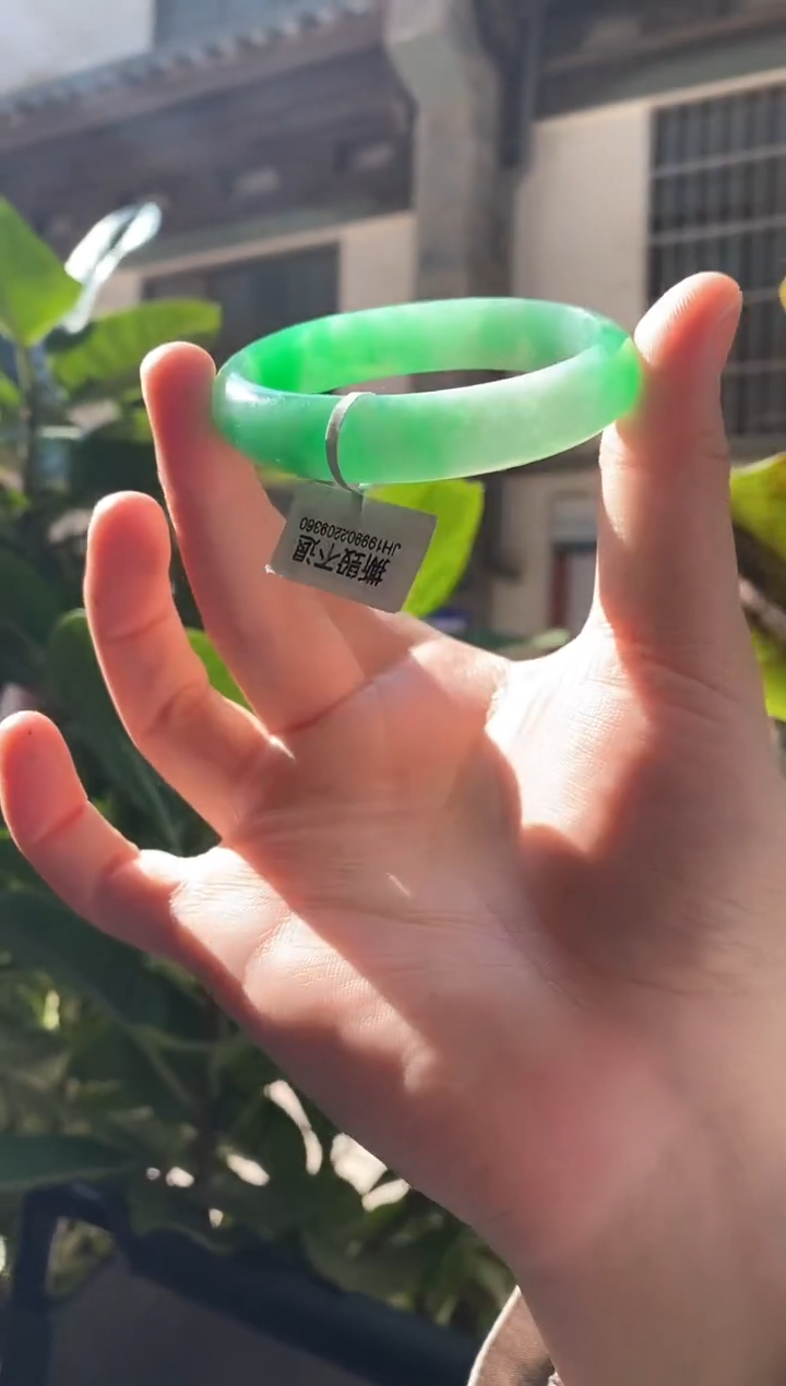 【闪购商品】翡翠手镯未镶嵌54圈有瑕
