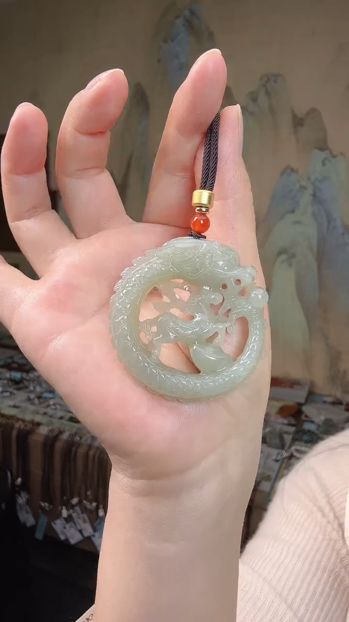 颈饰未镶嵌和田玉.