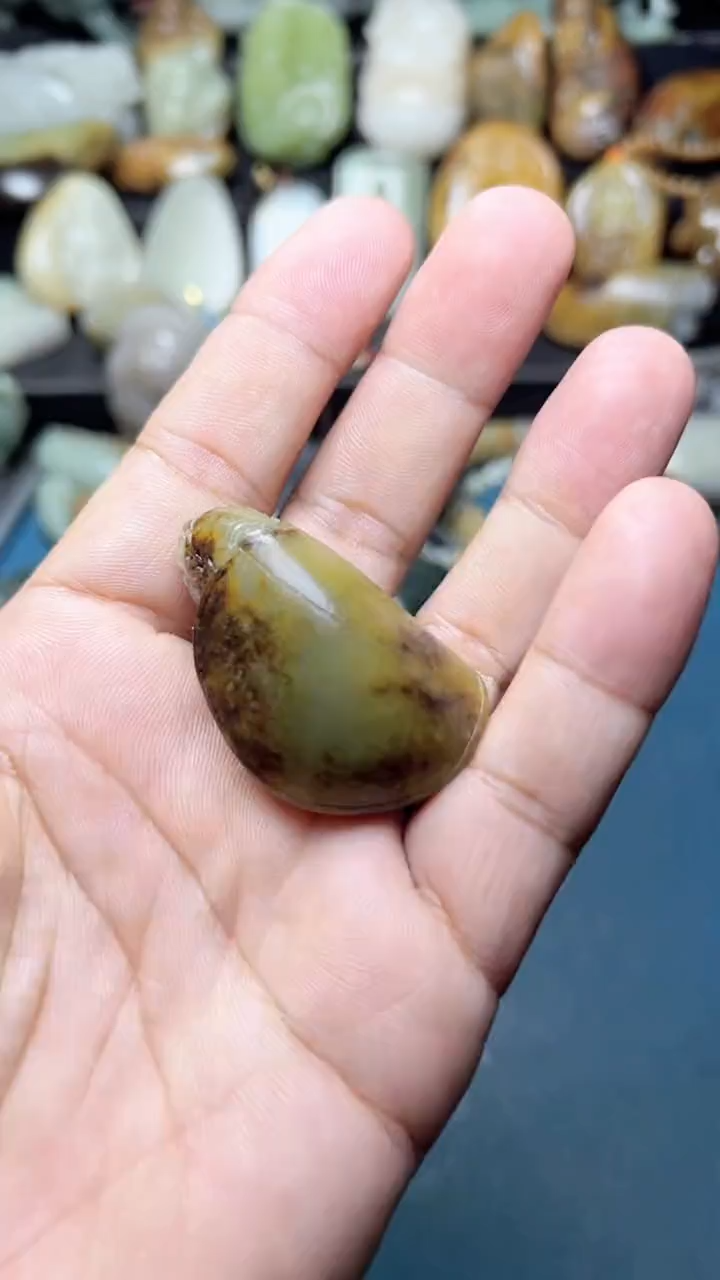 未镶嵌和田玉挂件-