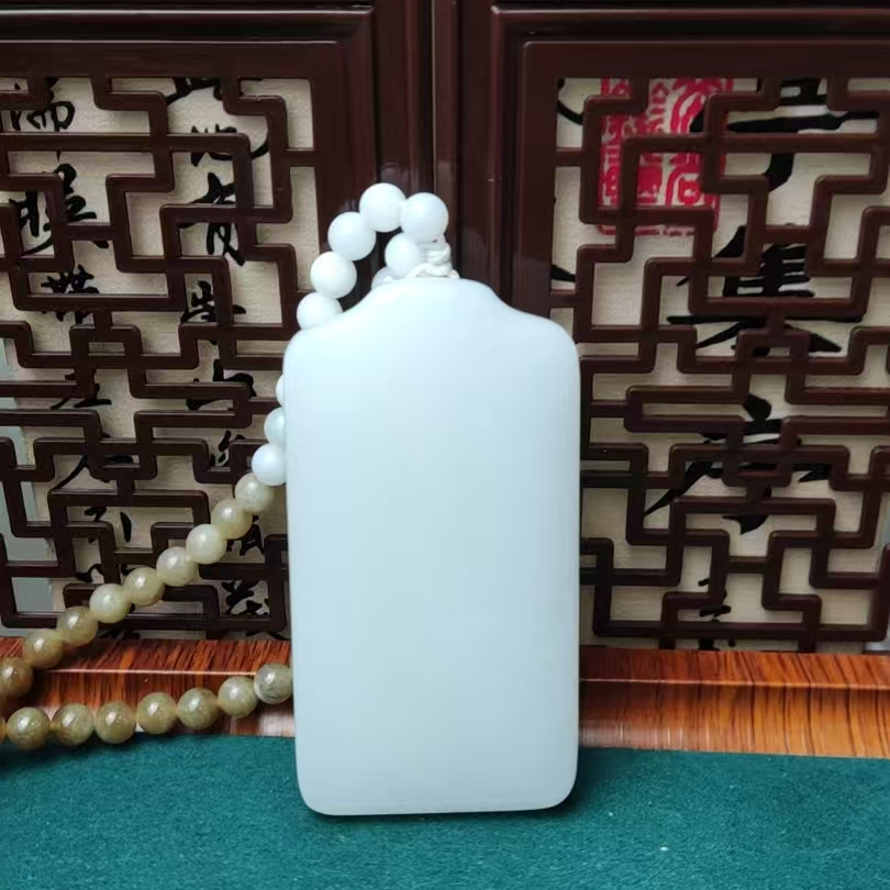 和田玉--黑山料无事牌吊坠