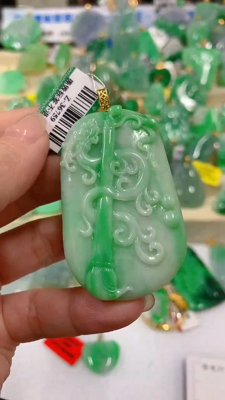 【闪购商品】翡翠吊坠(不含链)18K金镶嵌挂件