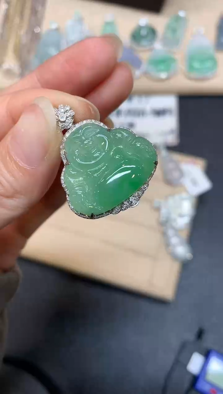 【闪购商品】翡翠颈饰18K金镶嵌佛公【无服务费