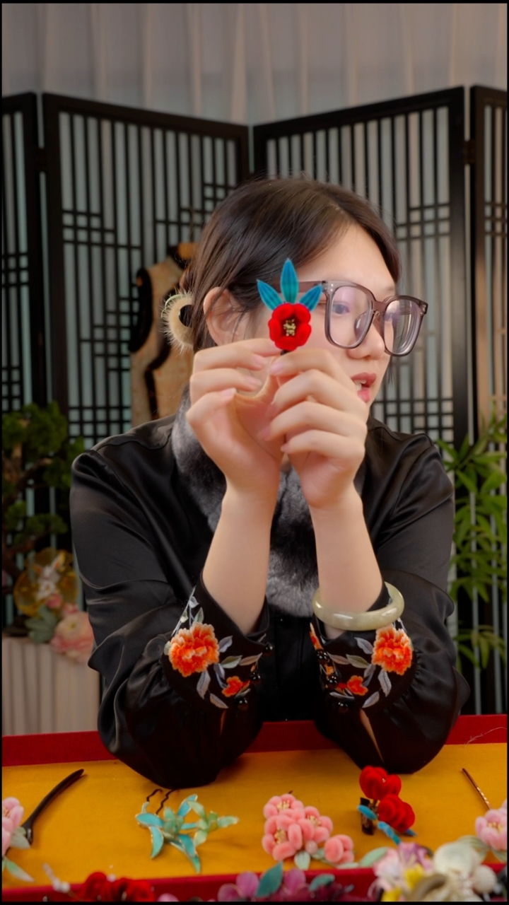 刺绣非遗绒花苏绣饰品