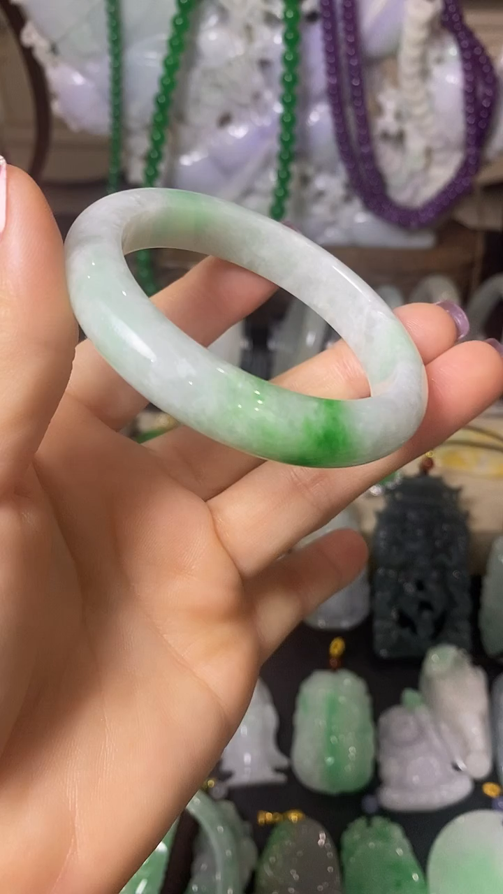 颈饰未镶嵌翡翠镯子