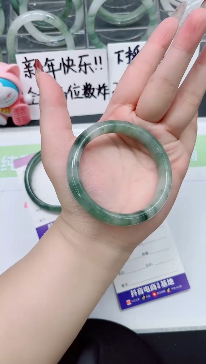 【闪购商品】石英质玉手镯未镶嵌a368