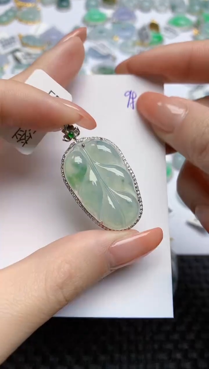 【闪购商品】翡翠颈饰18K金镶嵌天然翡翠A货