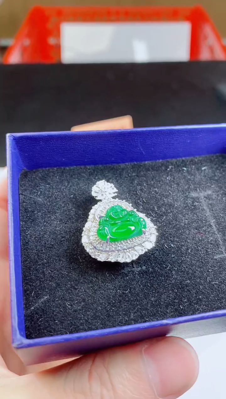 颈饰未镶嵌翡翠  ·