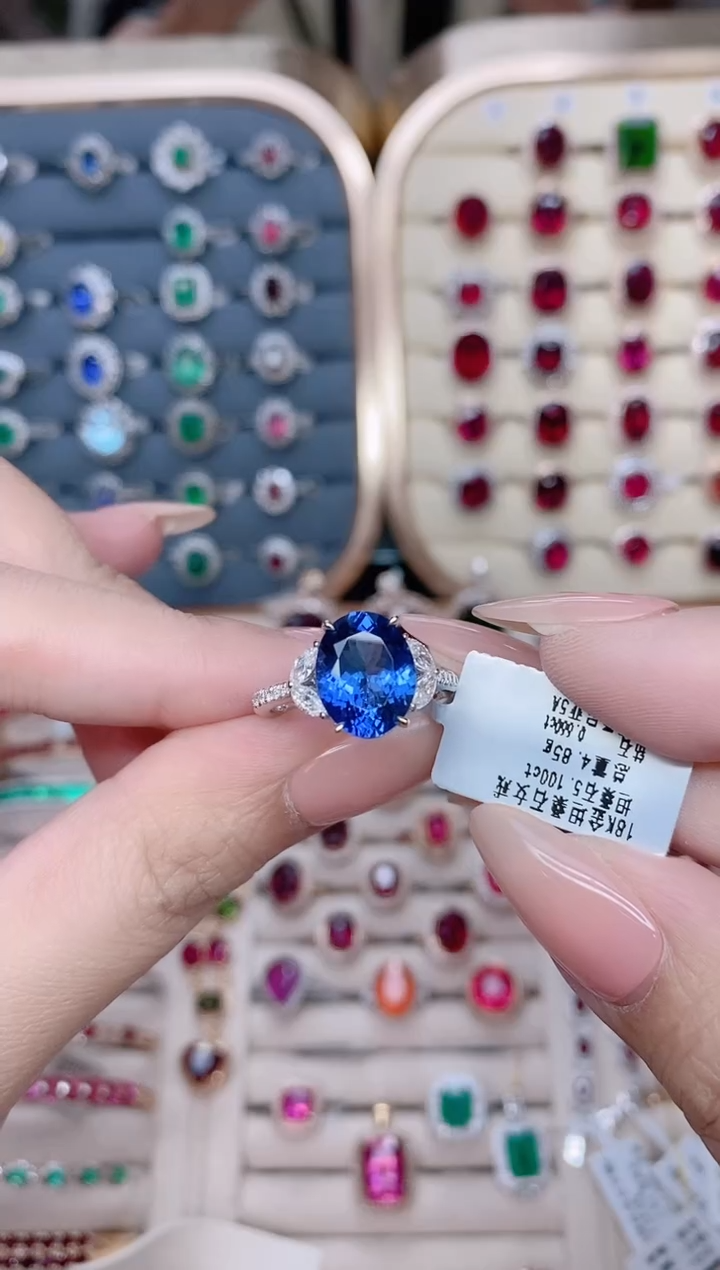 戒指18K金镶嵌坦桑石.