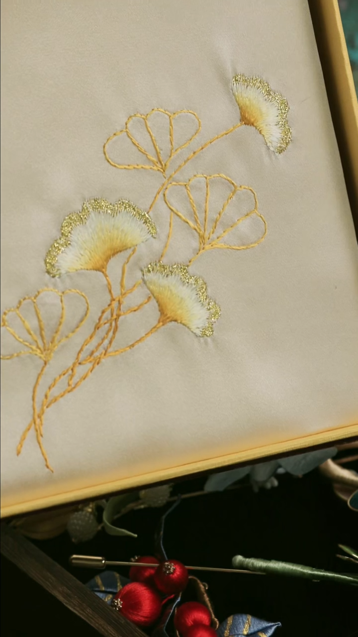 刺绣湘传礼纯手工刺绣围脖不含礼盒