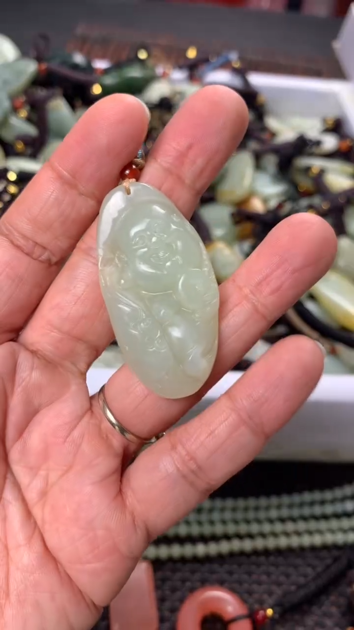 【闪购商品】和田玉颈饰未镶嵌多样性发货没有证书拍一发一有瑕