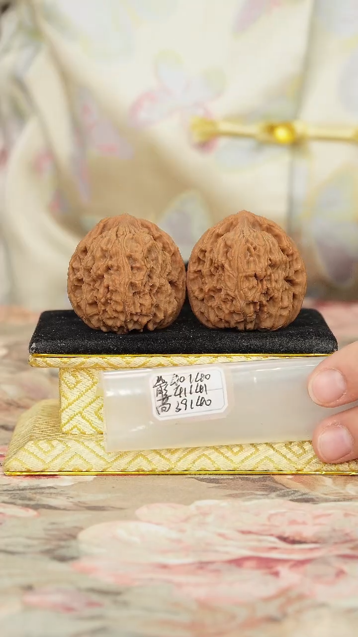 【闪购商品】文玩核桃把件赵喜满南将石