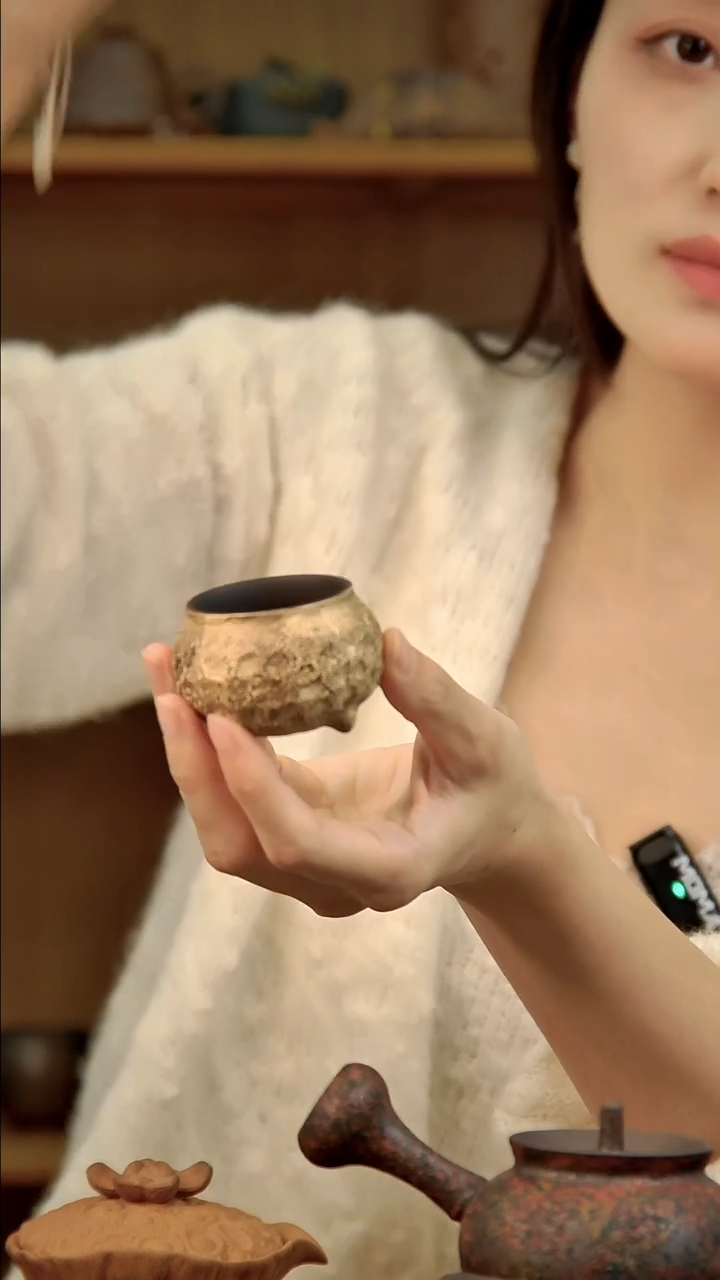 言野手作 粉引仿古锤纹三足杯