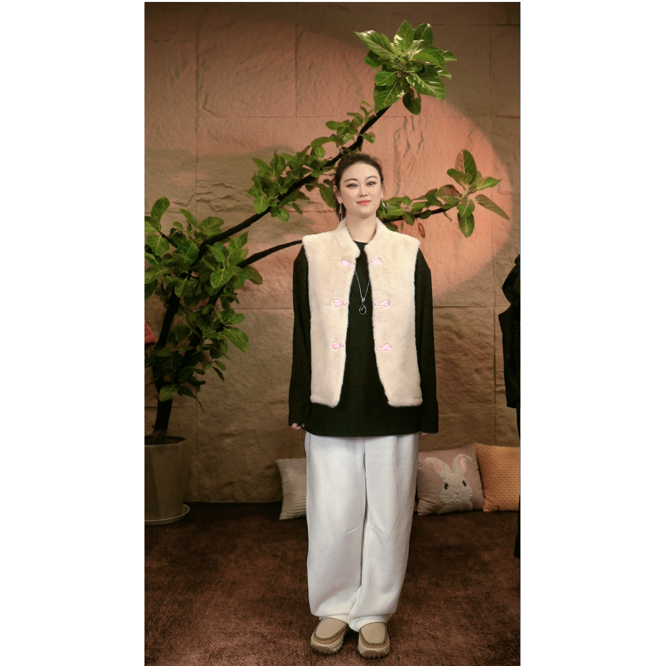 秋冬季皮毛一体保暖坎肩女2024立领盘扣百搭中国风马甲外开叉背心