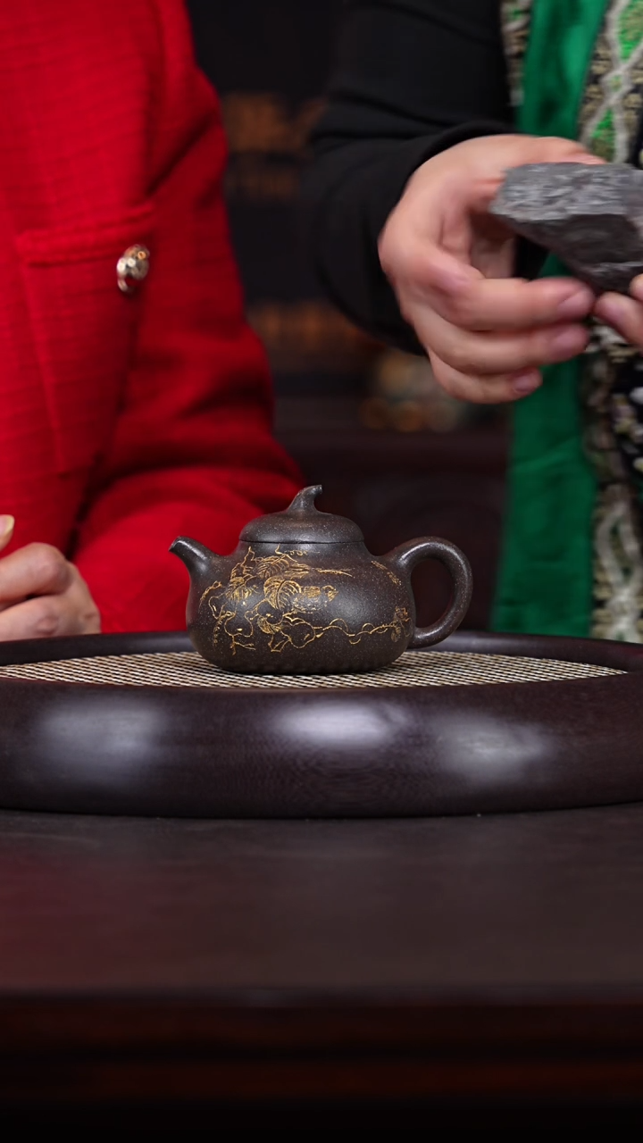 【闪购商品】紫砂茶壶张杏娟26-22 大彬金砂茄段200c