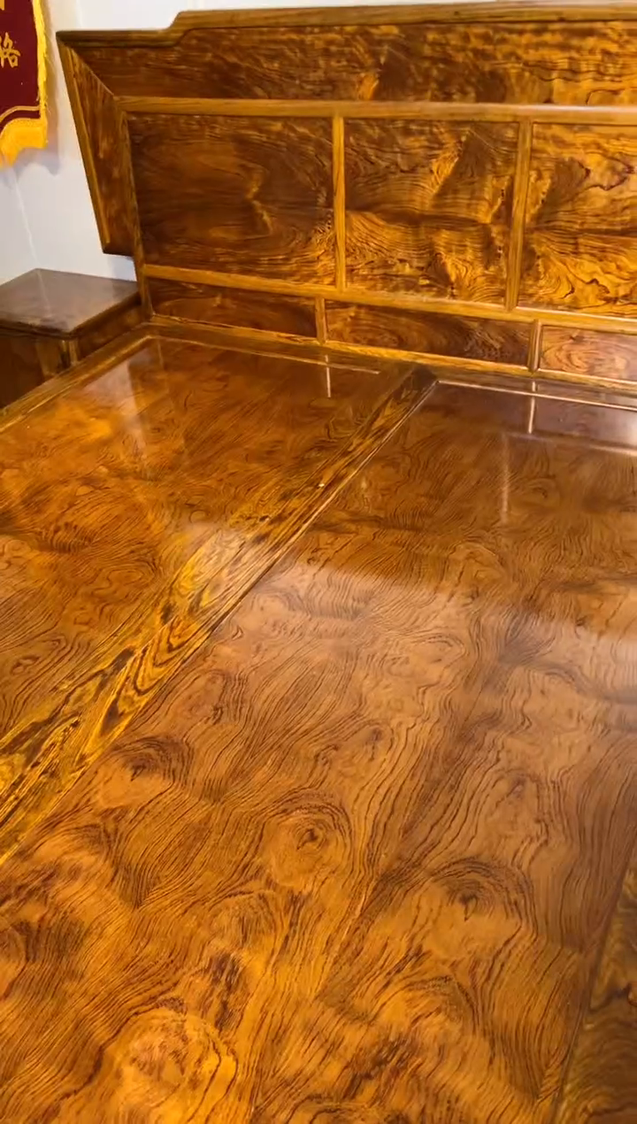 花梨木类加**鹅海南黄花梨现代床