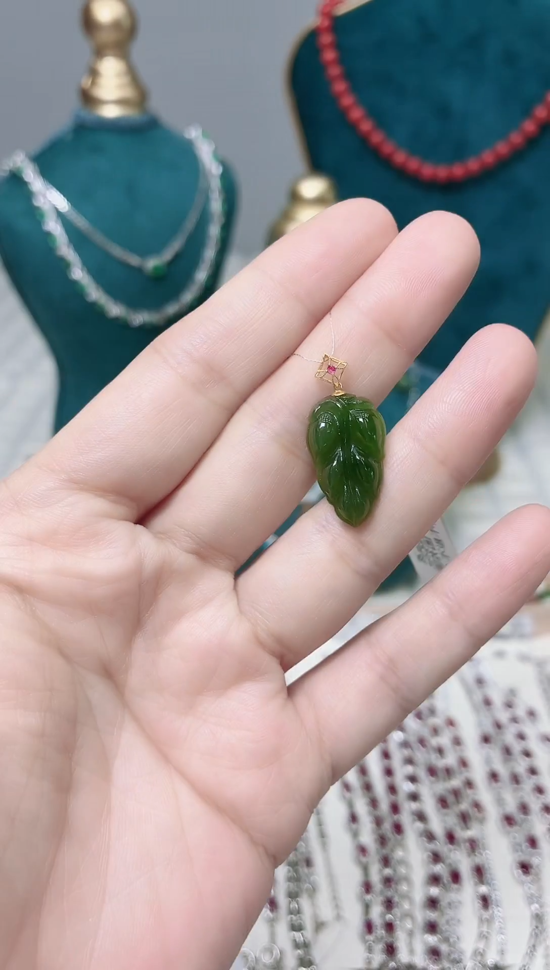 吊坠(不含链)18K金镶嵌和田玉027BJ1225产品一个（多样性）