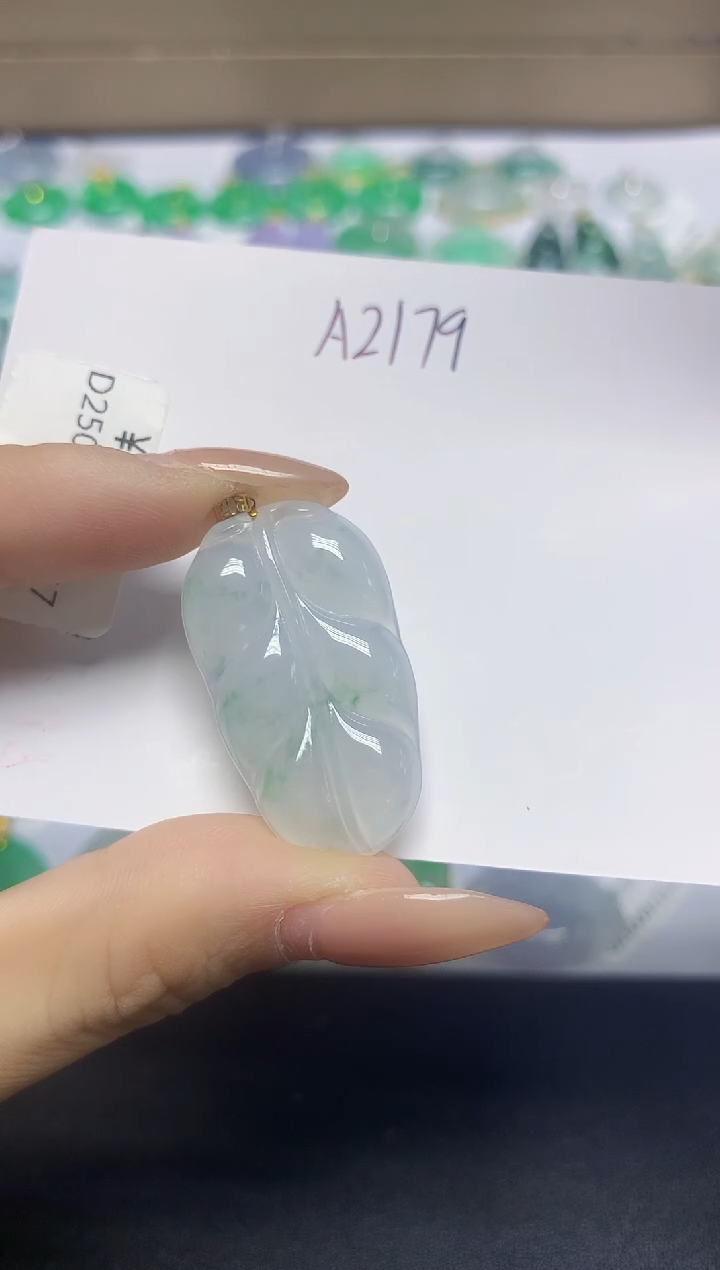 颈饰18K金镶嵌翡翠天然缅甸翡翠A货翡翠百元以上9元证书费自理