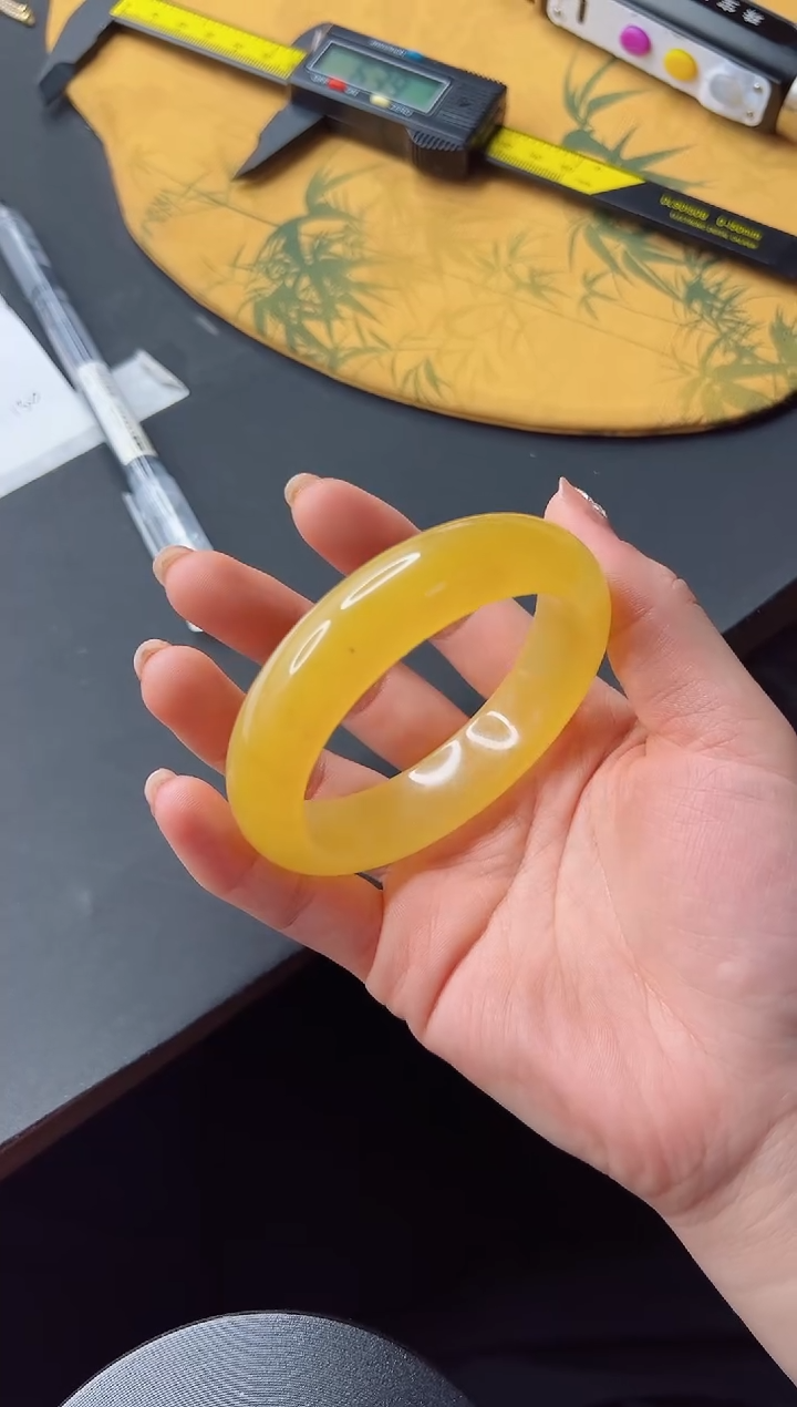 【闪购商品】石英质玉手镯未镶嵌498-62