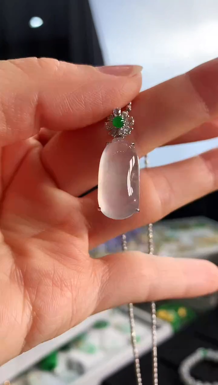 【闪购商品】翡翠吊坠(不含链)18K金镶嵌吊坠