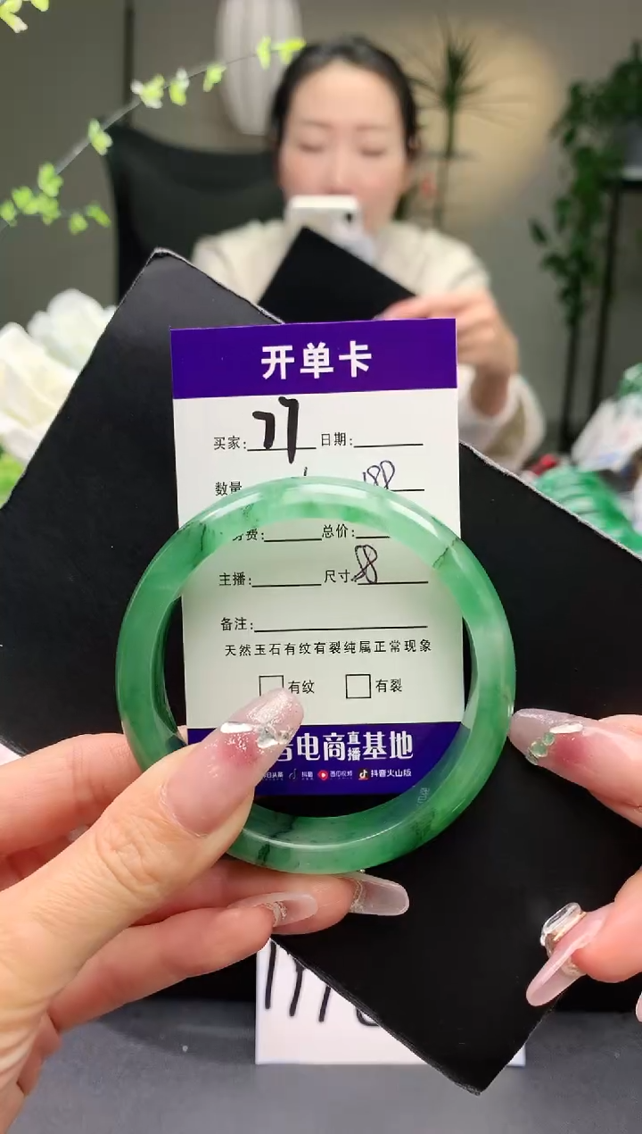 【闪购商品】石英质玉手镯未镶嵌序号77圈口58