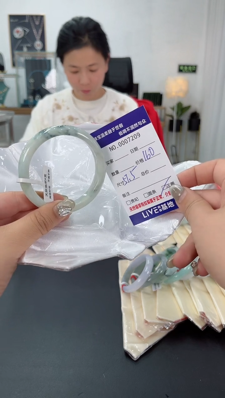 【闪购商品】翡翠手镯未镶嵌天然翡翠A货