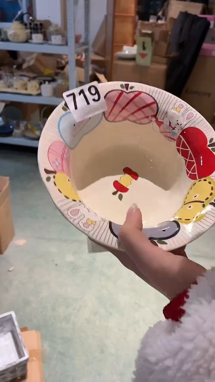 瓷719苹果兔花瓣草帽碗        