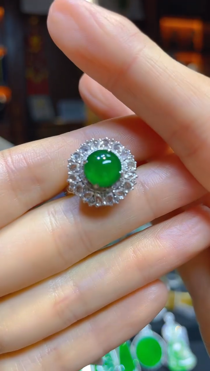 【闪购商品】翡翠戒指18K金镶嵌119777天然A货翡翠蛋面戒指