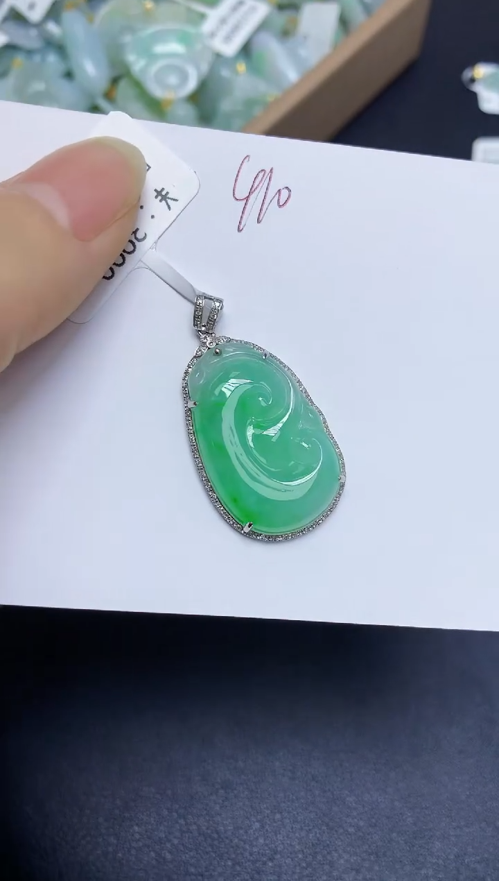 翡翠18K金镶嵌颈饰 天然翡翠A货